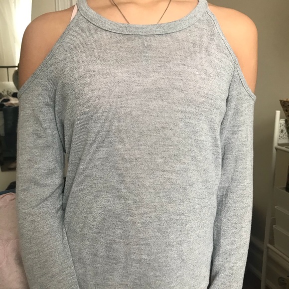 Poof! Other - 🌻Shoulder cut-out gray top for girls